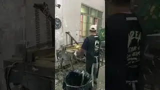 The daily production of the simulated stone factory. Record, film coating process, polyurethane