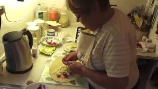 HOW TO MAKE A SWEET & SAVOURY CORNISH PASTY - WITH CORNISH NAN