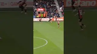 An outrageous turn by Gravenberch 😱😮&zwj;💨