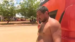 Caminhoneiro revoltado descarrega no patio da empresa