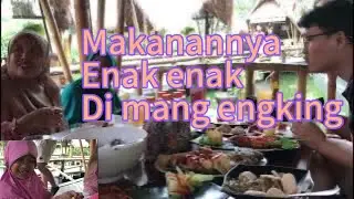 Papajar,bacakan,botram, makanan khas Sunda di gubuk warung mang engking BSD CITY. Abdi nubagja