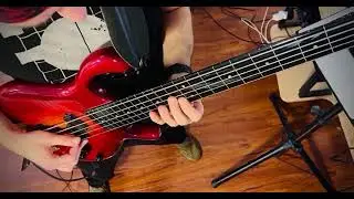 Pedulla Pentabuzz bass solo on '99' - Toto (David Hungate)