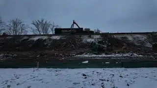 29.1.26 Unterholz wird geschreddert in der n&auml;he der Blauen br&uuml;cke in der Leinemasch in Hannover