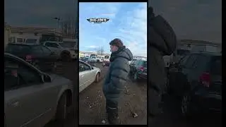 Ему за это платят?!
