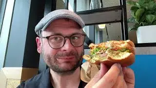 Kings Crunchy Pepper Burger - Burger King Sandwich hands-on
