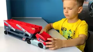 Marks toy Excavator Makes Pizza &mdash; What Happens?