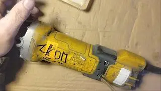 Uratowana ze złomu szlifierka DeWaLT DWE4257