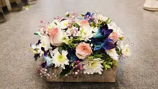 Fresh flower💐arrangement table#table flower blue colour white daisy pink Rose#flower  meeting office
