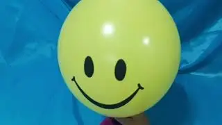 Pump to pop Smiley face balloon!#popingballoons #happyballoon #poppingfun #pumptopop