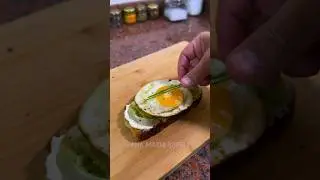 Avocado Toast - Ana Maria Brogui