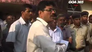 Canacona residents stage protest outside Dy Collector's office