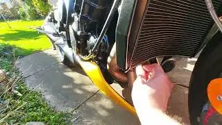 Fitting an Evotech Radiator Guard to a Triumph Street Triple 765 RS 👍😃