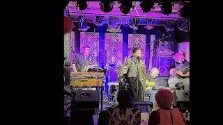 Mike Armando - A little slow blues at Jamey's House of Music.