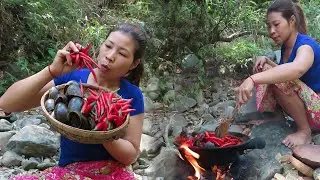 Find catch crabs and snails cook with peppers  lot for food - Eat crabs and snails delicious #145