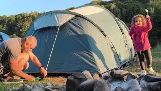 Family camping with a tent Quetchua Arpenaz 4.1 by the river