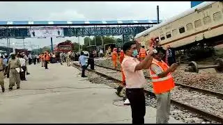 Abstract injurd passengers from derailed coach