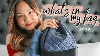 WHAT'S IN MY BAG - 2019 Edition | VICTORIA HUI