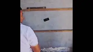 Die Jungend heutzutage auf der Baustelle 🤣 der Meister zeigt wie es geht.