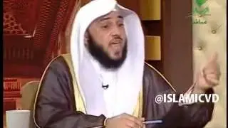 حكم من سها في صلاته فلا يدري كم صلى ثلاث أو أربع ثم نسى أن يسجد للسهو وتذكر بعد مدة؟