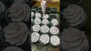 Boiled Icing on Chocolate moist cake #boiledicing #cupcakes