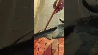 Alat sederhana untuk meratakan semen untuk proses menambal sela batu bata #shorts