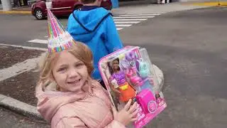 Chloes 6th Birthday vlog// Playing With Planes, Trampoline Park and Cake!