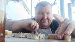 ASTAZI SERVIM UN PATEU DE FICAT DE PORC BUN.DOAMNE AJUTA.🥂🥪🌶⭐.