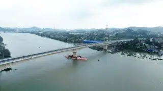 Biến lớn tại cầu Lại Xuân( Bến Đụn cũ)