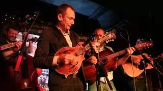 Dublin Bluegrass performing at Bluegrass & Bourbon Bonanza - Unravel Travel TV