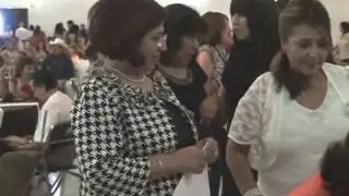 HOMENAJE  MAESTRA GRACIELA VAZQUEZ POR SU TRAYECTORIA, REPORTERA FT BETZI ANGUINO