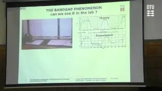 Waves and Vibrations in Inhomogeneous Structures - bandgaps and optimal designs