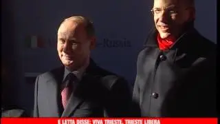 26 11 13 LETTA CON PUTIN DURANTE FOTO ESCLAMA: VIVA  TRIESTE, TRIESTE LIBERA...