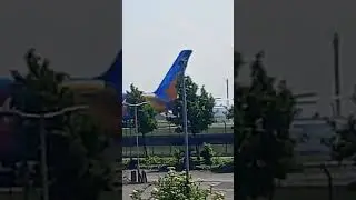 Butter landings on Heathrow 🧈 #butterlanding #heathrow #planes #planespotting #a380