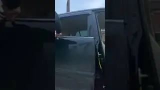 Снимаем и красим молденги задних дверей на Lexus RX