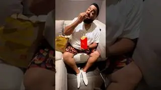 Диджей Халед поздним вечером ест Макдональдс, фастфуд #djkhaled #шорты #youtubeshorts