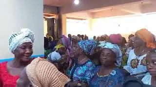 Nous approchons vers toi seigneur 