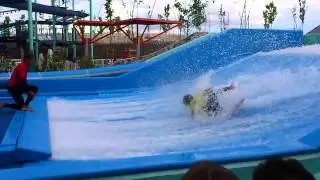 Flowrider - surf crashes - Puerto Venecia Zaragoza