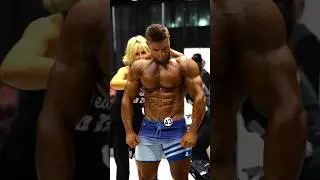 Ryan Terry backstage before mr olympia 🤟🤟 #classicbeardbiceps #ryanterry #mrolympia #shorts