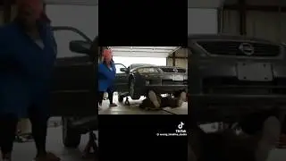 When Bigfoot Works at a Valvoline instant #oilchange #Lubetube #auto #quicklube #fail #fails #viral