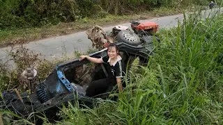 The girl bought a scrap car, repaired and restored the car's engine.