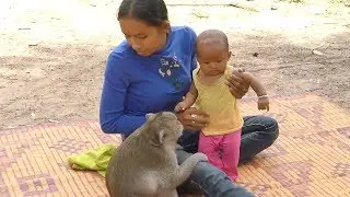 Adorable Strong Relationship Kid & Sok Monkey | SOK Love Baby Human