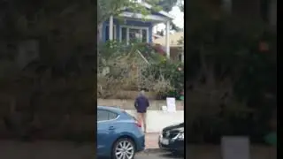 Victoria Robertson Sings Opera to Entertain Her San Diego Neighborhood During the Lockdown