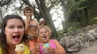 Tutti Frutti Kids at Cheddar Gorge Beautiful small village in England💓Huge cliffs, tasty ice cream