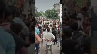 साधुओं से दूर रहें। यह साधु बच्चों को पकड़ने वाले हैं।