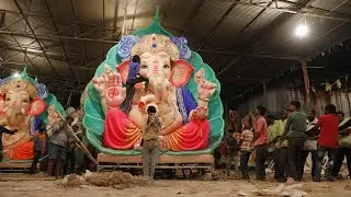 Big Ganesh idol transporting 2021 : Dhoolpet Ganesh idol lifting with Hands | Ganesh Aagman 2021