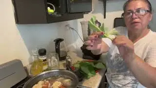 Pechugas en salsa de hoja santa 