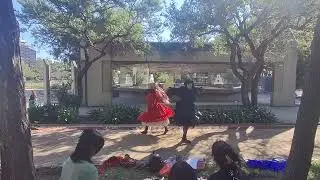 Yami no dansu en la Dinojunta!