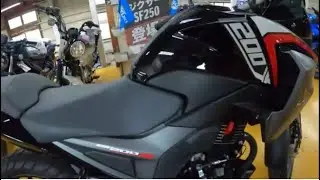CB200X買いに行きました。乗車してみると昔のななはんより大きなフロント廻りだが、軽い軽いと言われていますがガソリンが入ってないせいか空気みたいに軽かった・・・