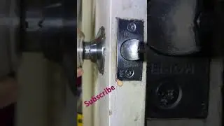 Как снять дверную ручку