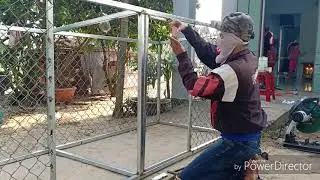 Làm chuồng kinh doanh gà rừng.